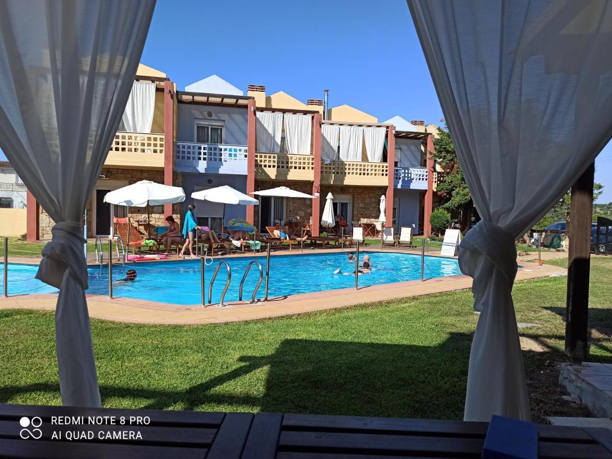 Ydna Family Hotel Apartments Posidi Eksteriør bilde