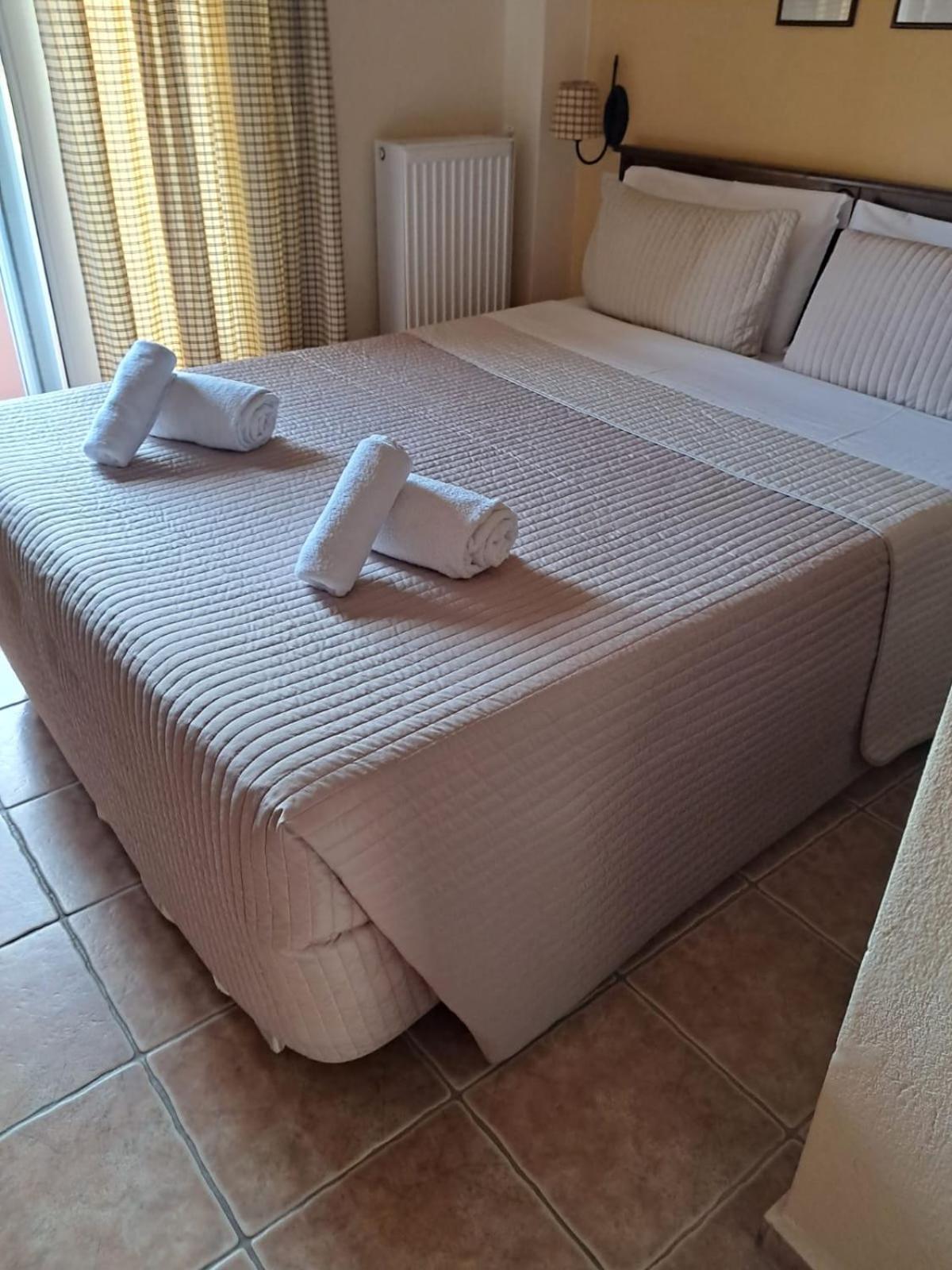 Ydna Family Hotel Apartments Posidi Eksteriør bilde