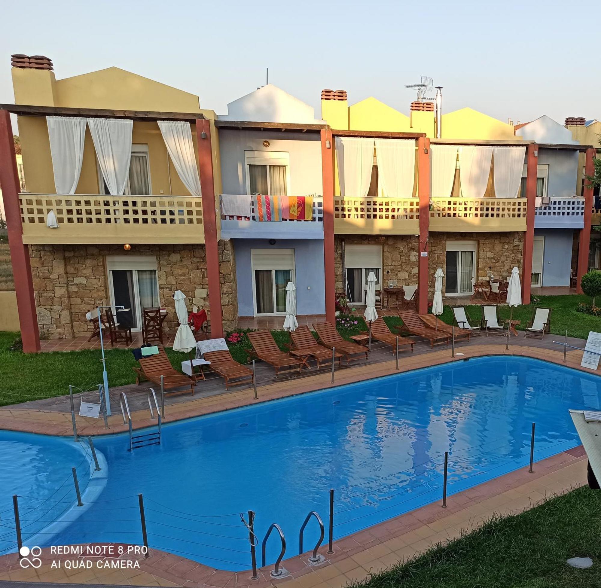 Ydna Family Hotel Apartments Posidi Eksteriør bilde